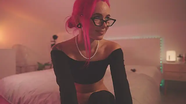 Snapshot of Sarah_Pink chatting on 12-01-24, 09:15 Sarah Pink online show from 12-01-24, 09:15