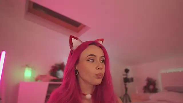 Snapshot of Sarah_Pink chatting on 12-25-24, 05:37 Sarah Pink online show from 12-25-24, 05:37