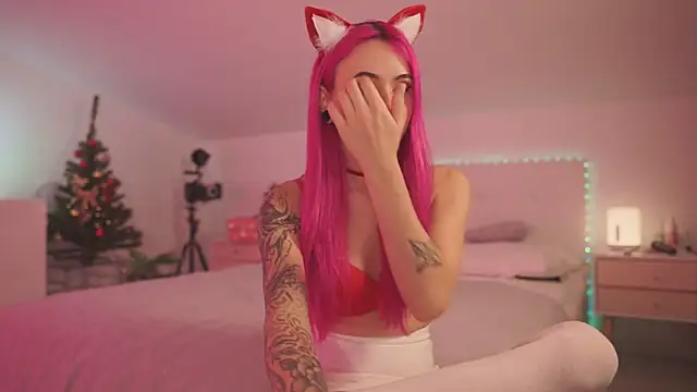 Snapshot of Sarah_Pink chatting on 12-28-24, 05:35 Sarah Pink online show from 12-28-24, 05:35