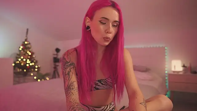 Snapshot of Sarah_Pink chatting on 12-29-24, 05:12 Sarah Pink online show from 12-29-24, 05:12