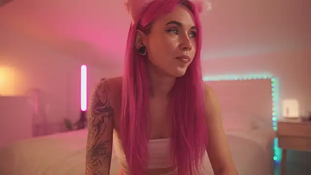 Snapshot of Sarah_Pink chatting on 01-24-25, 05:11 Sarah Pink online show from 01-24-25, 05:11