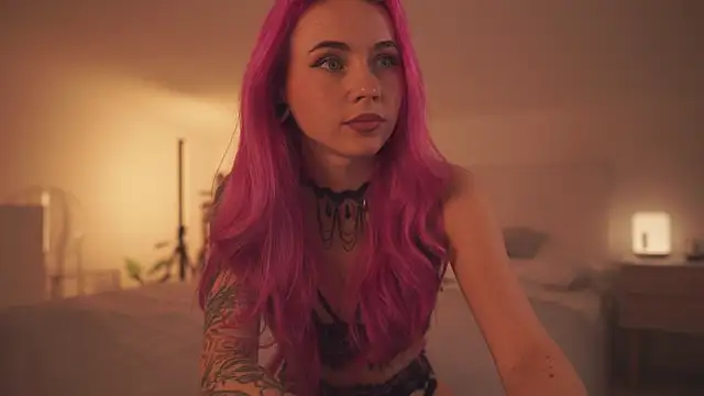 Snapshot of Sarah_Pink chatting on 02-07-25, 05:18 Sarah Pink online show from 02-07-25, 05:18