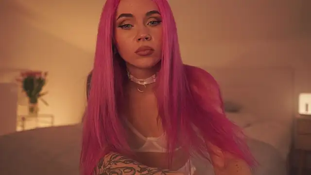 Snapshot of Sarah_Pink chatting on 02-15-25, 05:39 Sarah Pink online show from 02-15-25, 05:39