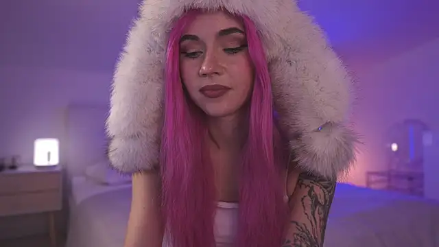 Snapshot of Sarah_Pink chatting on 02-23-25, 05:29 Sarah Pink online show from 02-23-25, 05:29