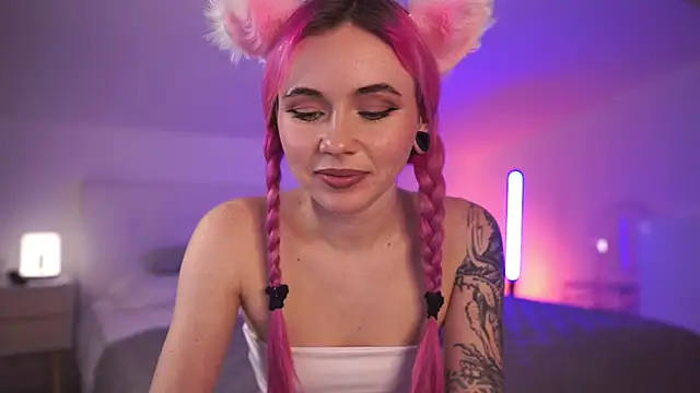 Snapshot of Sarah_Pink chatting on 03-09-25, 05:28 Sarah Pink online show from 03-09-25, 05:28