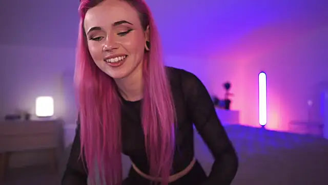 Snapshot of Sarah_Pink chatting on 03-16-25, 05:28 Sarah Pink online show from 03-16-25, 05:28