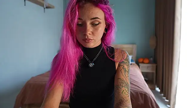 Snapshot of Sarah_Pink chatting on 10-30-25, 12:34 Sarah Pink online show from 10-30-25, 12:34