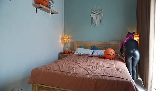 Snapshot of Sarah_Pink chatting on 10-31-25, 01:39 Sarah Pink online show from 10-31-25, 01:39