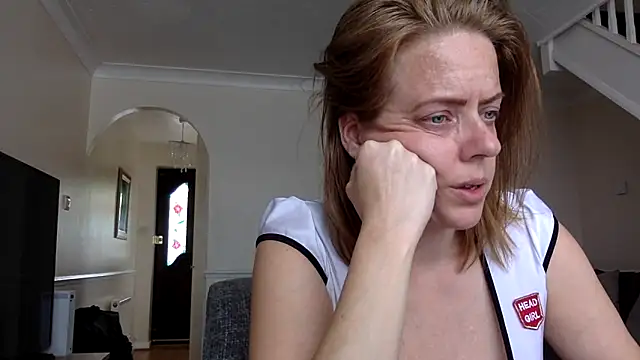 Snapshot of ElizabethArden42- chatting on 05-18-26, 11:27 ElizabethArden42- online show from 05-18-26, 11:27
