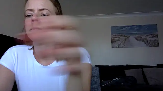 Snapshot of ElizabethArden42- chatting on 05-24-26, 11:37 ElizabethArden42- online show from 05-24-26, 11:37