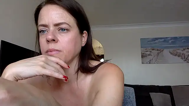 Snapshot of ElizabethArden42- chatting on 06-17-26, 10:39 ElizabethArden42- online show from 06-17-26, 10:39
