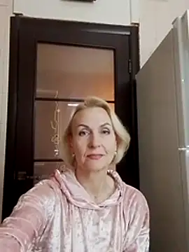 Snapshot of MichelleSolis chatting on 02-09-26, 02:43 MichelleSolis online show from 02-09-26, 02:43