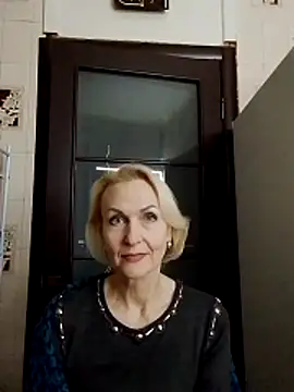 Snapshot of MichelleSolis chatting on 02-10-26, 08:24 MichelleSolis online show from 02-10-26, 08:24