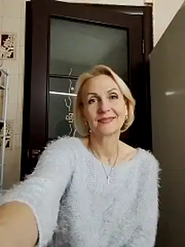 Snapshot of MichelleSolis chatting on 02-14-26, 07:43 MichelleSolis online show from 02-14-26, 07:43