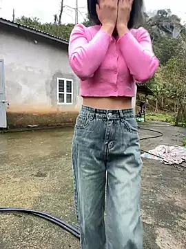 Snapshot of susin-beo chatting on 02-25-26, 01:04 susin-beo online show from 02-25-26, 01:04