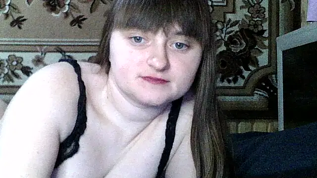 Snapshot of LuckyLust15 chatting on 02-09-26, 04:11 LuckyLust15 online show from 02-09-26, 04:11