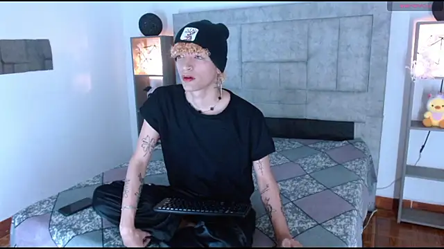 Snapshot of lucke_collins22 chatting on 02-05-26, 06:29 lucke collins22 online show from 02-05-26, 06:29