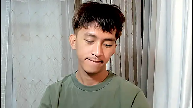 Snapshot of _andrie69_ chatting on 04-25-26, 11:35 andrie69 online show from 04-25-26, 11:35