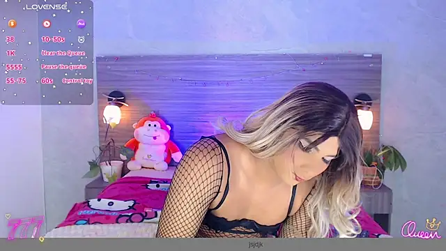 Snapshot of Sophia_Valentina chatting on 06-18-26, 04:57 Sophia Valentina online show from 06-18-26, 04:57
