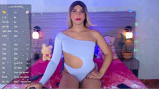 Snapshot of Sophia_Valentina chatting on 07-07-26, 06:47 Sophia Valentina online show from 07-07-26, 06:47