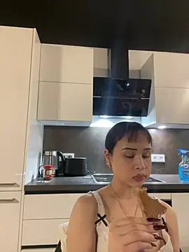 Snapshot of Just-Lilly chatting on 04-11-26, 05:23 Just-Lilly online show from 04-11-26, 05:23