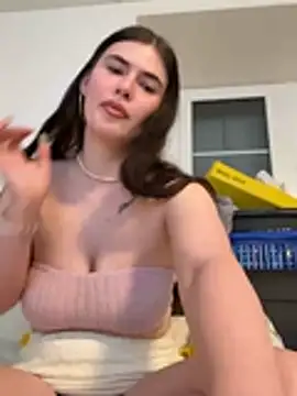 Snapshot of Evie-Moore chatting on 02-04-26, 05:19 Evie-Moore online show from 02-04-26, 05:19