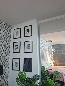 Snapshot of Eva_Monroes chatting on 02-16-26, 01:24 Eva Monroes online show from 02-16-26, 01:24