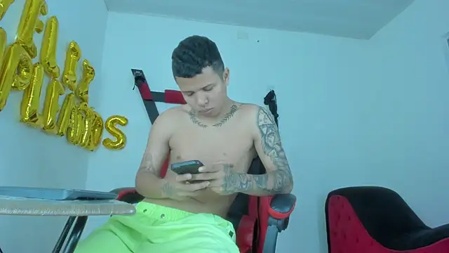 Snapshot of Steven_and_Camilo18 chatting on 02-11-26, 11:59 Steven and Camilo18 online show from 02-11-26, 11:59