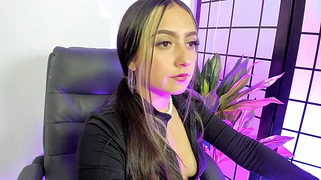 Giselle Laurens  online show from 03-28-26, 09:36