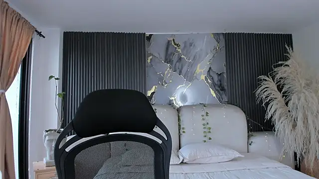 CarolineFyre online show from 07-18-26, 01:59