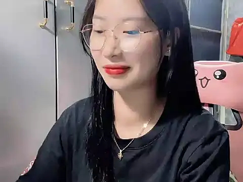 Snapshot of Linne6789 chatting on 03-01-26, 03:03 Linne6789 online show from 03-01-26, 03:03