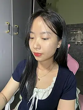 Linne6789 online show from 05-06-26, 04:56