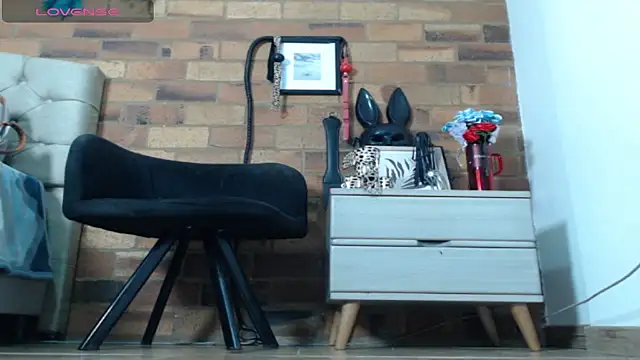 Snapshot of Girl_Bondage chatting on 03-20-26, 01:05 Girl Bondage online show from 03-20-26, 01:05