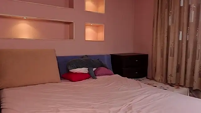 ElizaPizza online show from 04-12-26, 02:44