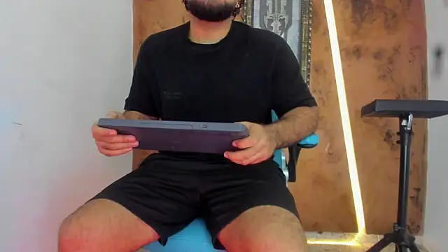 Snapshot of Chris_Evans22 chatting on 02-21-26, 12:17 Chris Evans22 online show from 02-21-26, 12:17