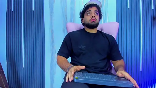 Snapshot of Chris_Evans22 chatting on 02-25-26, 12:26 Chris Evans22 online show from 02-25-26, 12:26