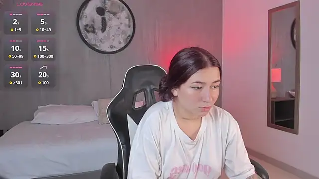 charlottee27  online show from 03-01-26, 07:54