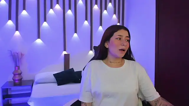 charlottee27  online show from 04-15-26, 02:29