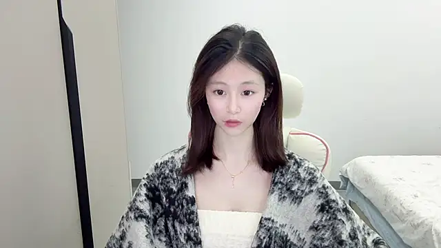 Snapshot of DYyyyyy-- chatting on 02-04-26, 12:11 DYyyyyy-- online show from 02-04-26, 12:11