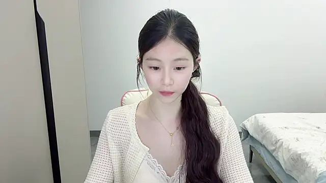 Snapshot of DYyyyyy-- chatting on 02-08-26, 12:08 DYyyyyy-- online show from 02-08-26, 12:08