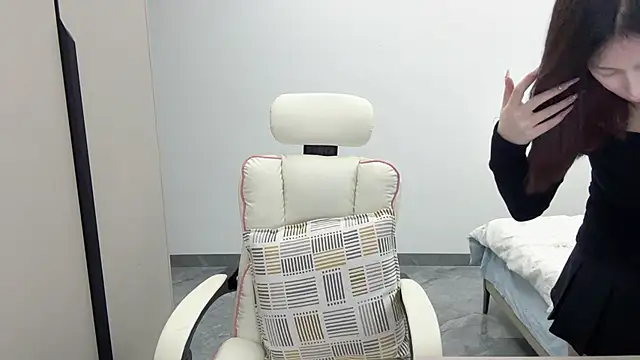 Snapshot of DYyyyyy-- chatting on 02-12-26, 12:11 DYyyyyy-- online show from 02-12-26, 12:11