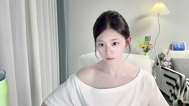Snapshot of DYyyyyy-- chatting on 05-09-26, 12:32 DYyyyyy-- online show from 05-09-26, 12:32
