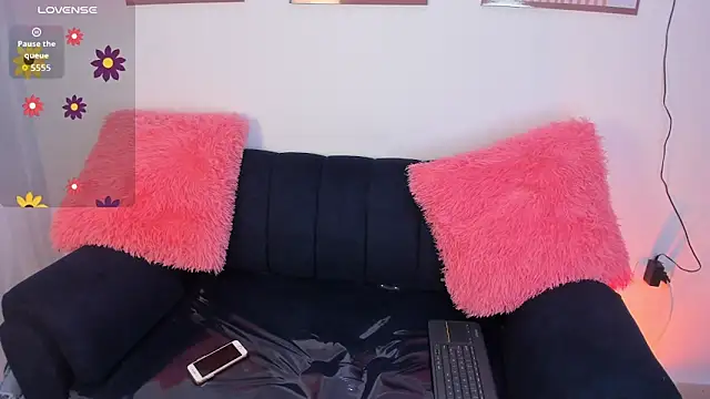 Snapshot of chloe_petite2 chatting on 02-19-26, 01:51 chloe petite2 online show from 02-19-26, 01:51