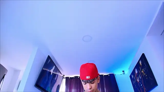 Snapshot of miguel_aguirre_ chatting on 02-10-26, 12:53 miguel aguirre online show from 02-10-26, 12:53