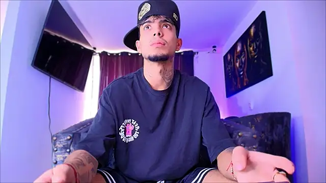 Snapshot of miguel_aguirre_ chatting on 02-13-26, 12:45 miguel aguirre online show from 02-13-26, 12:45