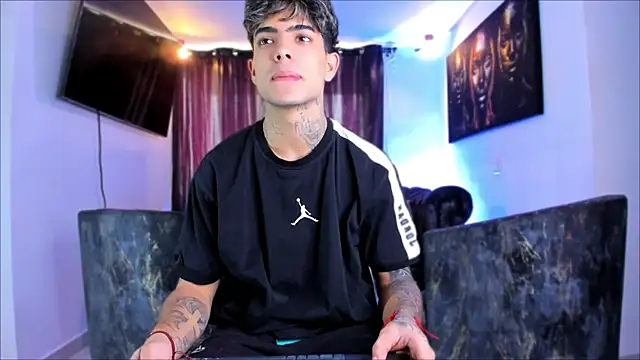 Snapshot of miguel_aguirre_ chatting on 02-24-26, 12:58 miguel aguirre online show from 02-24-26, 12:58