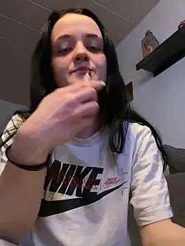 Snapshot of LeonieClaire chatting on 02-09-26, 09:30 LeonieClaire online show from 02-09-26, 09:30