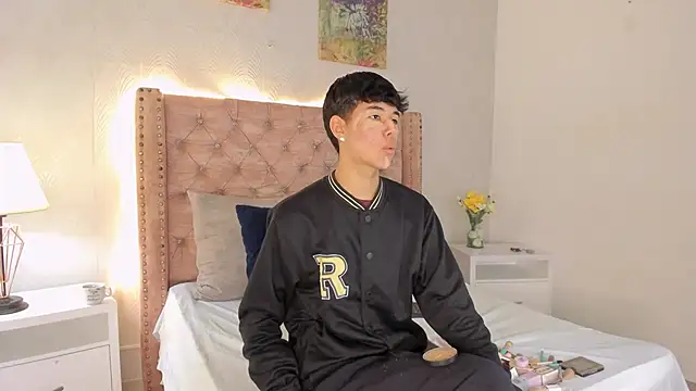 Snapshot of noah_lewiss chatting on 02-13-26, 10:33 noah lewiss online show from 02-13-26, 10:33