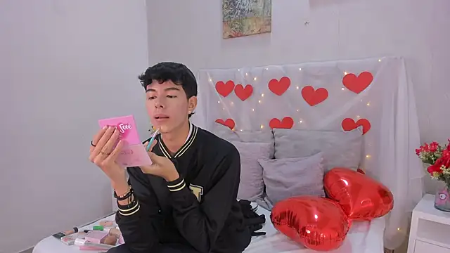 Snapshot of noah_lewiss chatting on 02-17-26, 10:56 noah lewiss online show from 02-17-26, 10:56