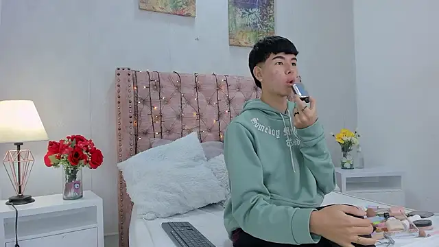 Snapshot of noah_lewiss chatting on 02-20-26, 10:38 noah lewiss online show from 02-20-26, 10:38